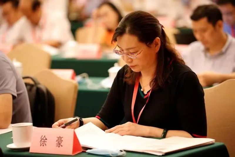 俄罗斯贵宾会集团集团规划发展中心总监徐豪荣获“新乡市五一巾帼焦芈”